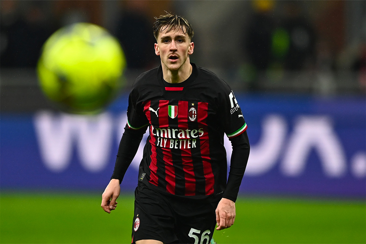 Alexis Saelemaekers Milan 2022/2023 in campo durante una partita di Serie A