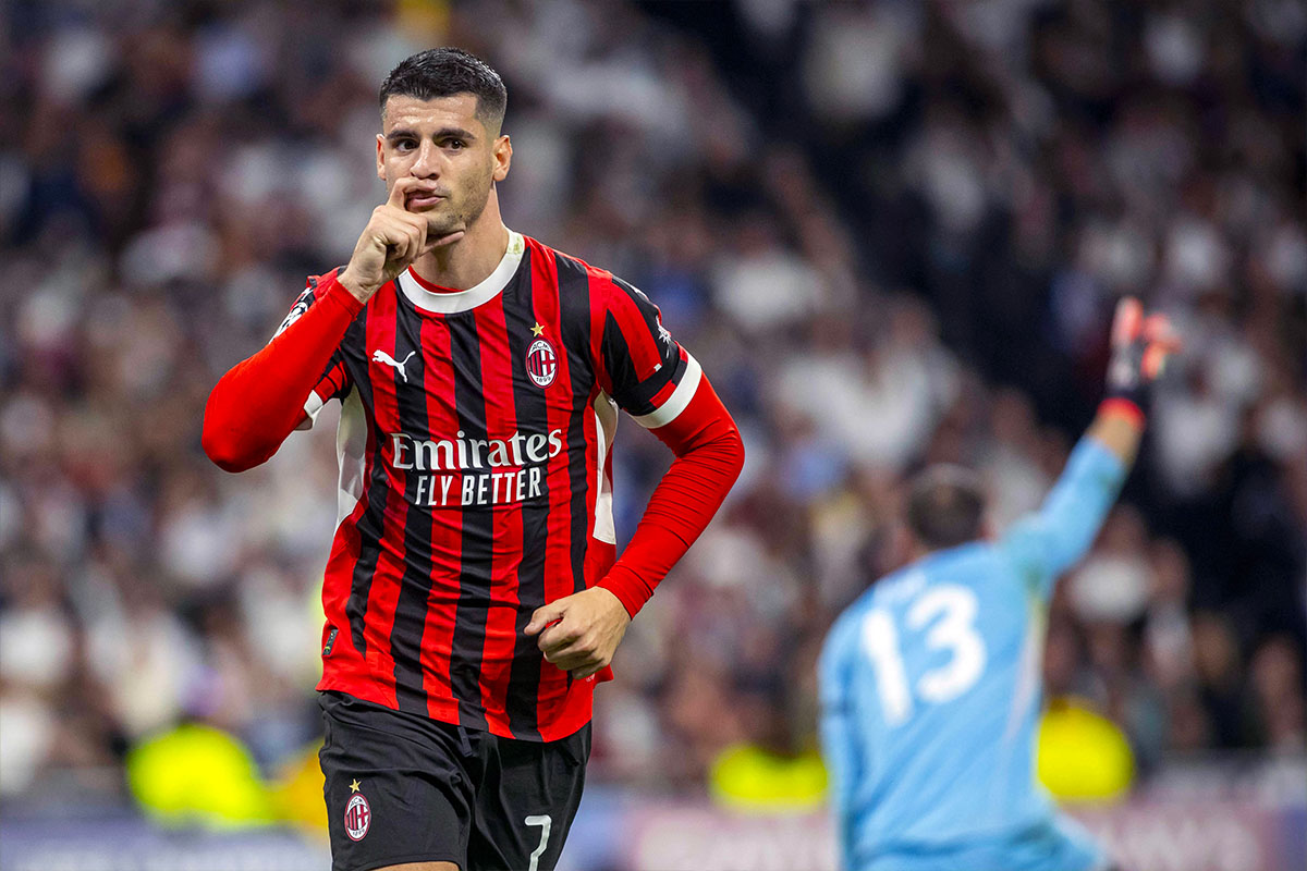 Alvaro Morata esulta con la mano al volto dopo aver segnato contro il Real Madrid in Champions League con il Milan