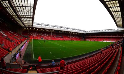 Vista panoramica dell’interno dello stadio Anfield, sede del Liverpool FC