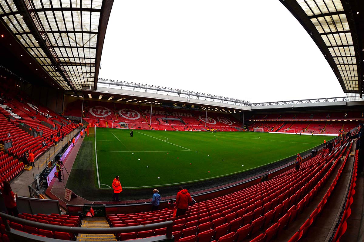 Vista panoramica dell’interno dello stadio Anfield, sede del Liverpool FC