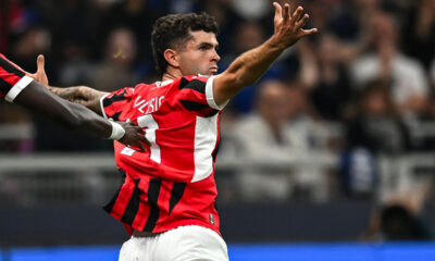 Esultanza di Christian Pulisic con la maglia 11 del Milan dopo un gol