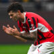 Pulisic del Milan disperato per un gol sbagliato durante la partita