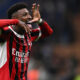 Emerson Royal fa la linguaccia durante l’esultanza dopo una vittoria del Milan