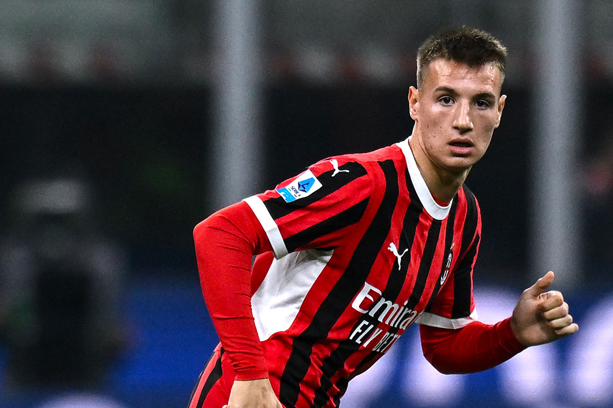 Francesco Camarda in campo con il Milan a San Siro