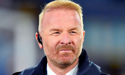 Igli Tare in abiti dirigenziali con auricolare ai tempi della Lazio, oggi nuovo direttore sportivo del Milan