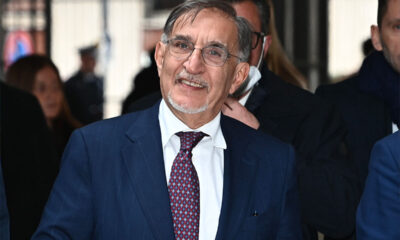 Ignazio La Russa sorridente con giacca e cravatta