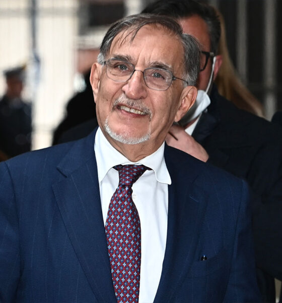 Ignazio La Russa sorridente con giacca e cravatta