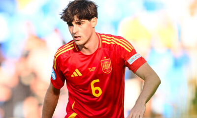 Javi Guerra in campo con la maglia della Nazionale spagnola Under 21