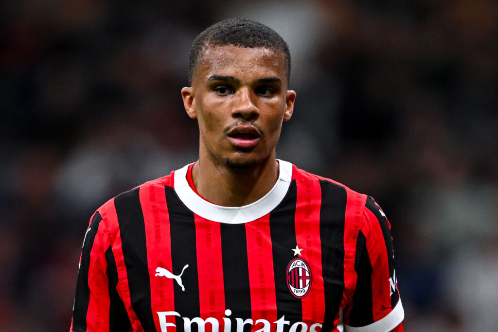 Malick Thiaw in campo con la maglia rossonera del Milan