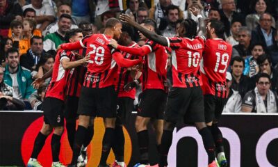 Milan esulta in gruppo dopo un gol al Bernabeu contro il Real Madrid in Champions League 2024/2025