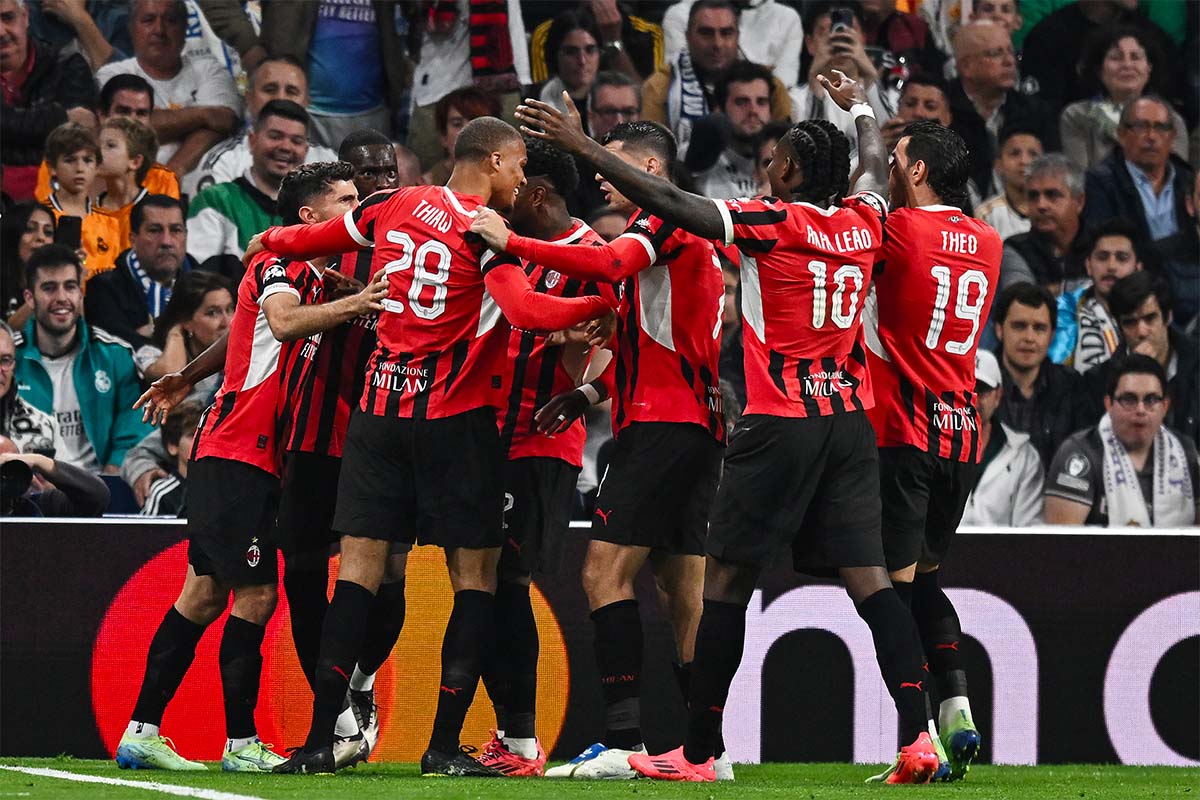 Milan esulta in gruppo dopo un gol al Bernabeu contro il Real Madrid in Champions League 2024/2025