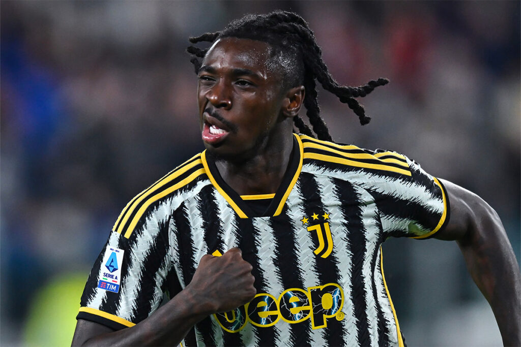 Moise Kean esulta correndo dopo un gol segnato con la Juventus