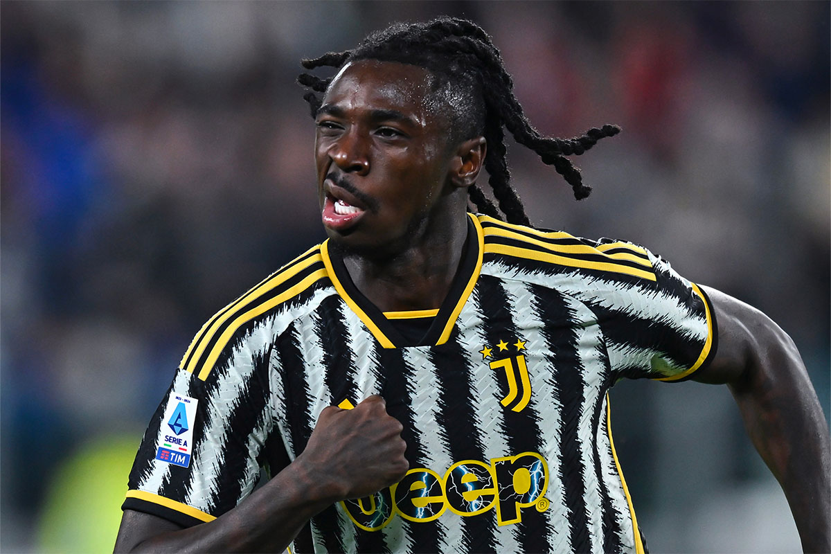 Moise Kean esulta correndo dopo un gol segnato con la Juventus