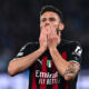 Giroud con la maglia del Milan 2022/2023, disperato per un gol sbagliato