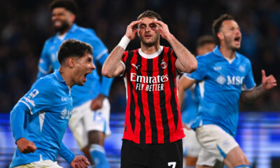 Santiago Gimenez deluso dopo il gol subito dal Milan contro il Napoli al Maradona