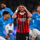 Santiago Gimenez deluso dopo il gol subito dal Milan contro il Napoli al Maradona