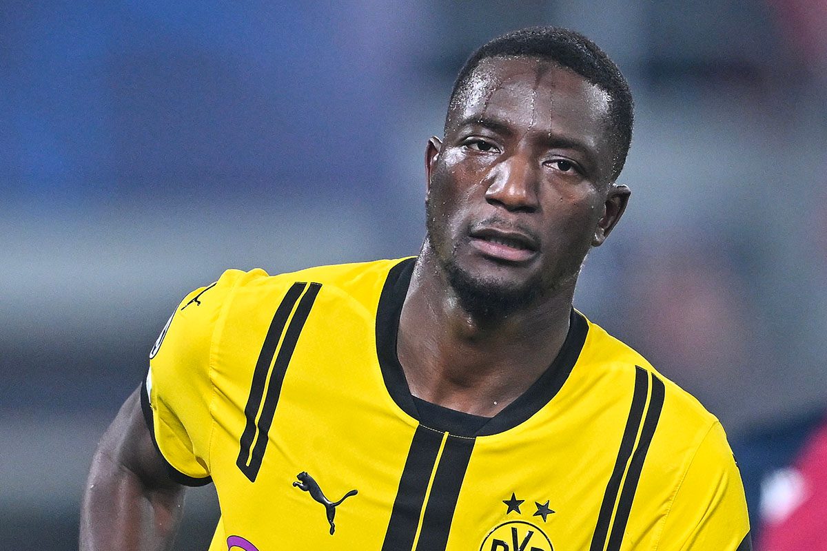 Serhou Guirassy in campo con il Borussia Dortmund durante una partita di Champions League