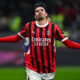Reijnders festeggia un gol con il Milan nel derby contro l’Inter a San Siro