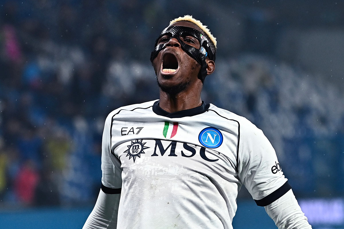 Victor Osimhen festeggia un gol con la seconda maglia scudettata del Napoli nella stagione 2023/2024