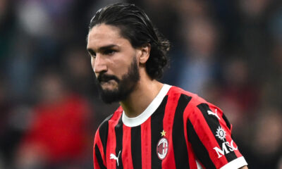 Yacine Adli in campo con il Milan durante un match di Serie A