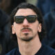 Zlatan Ibrahimovic con occhiali da sole sugli spalti della finale di Coppa Italia Primavera a Milano