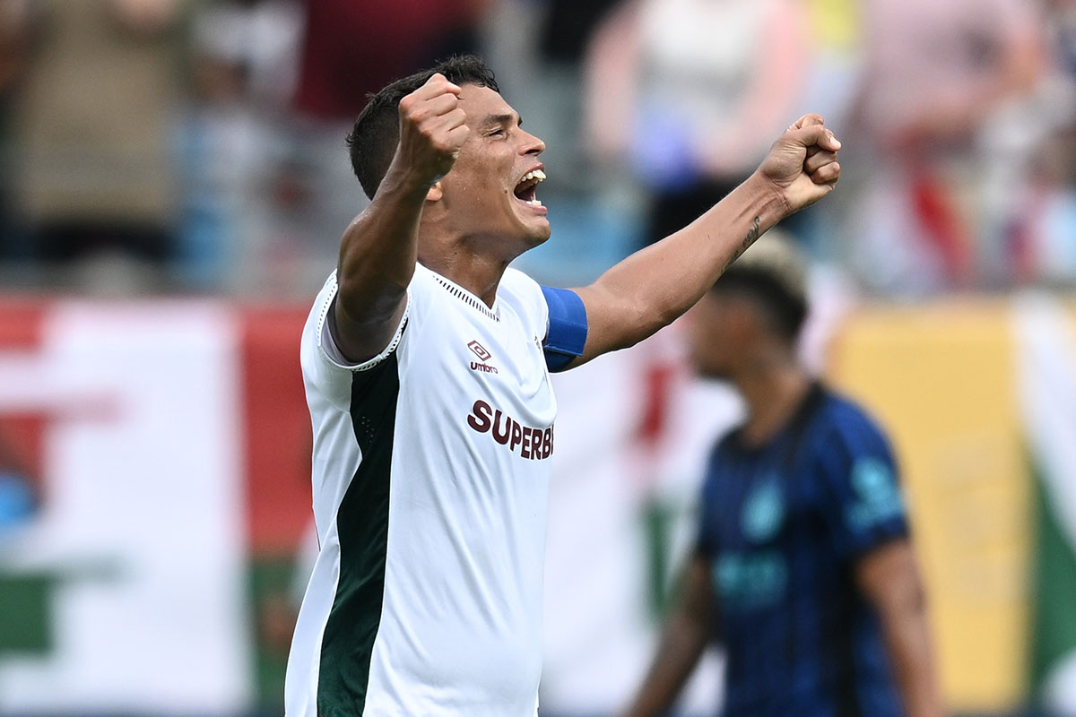 Thiago Silva esulta in campo dopo la vittoria del Fluminense sull’Inter al Mondiale per Club