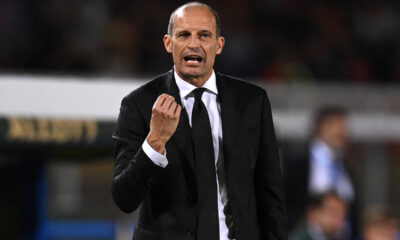 Allegri chiede spiegazioni alla squadra arbitrale durante Lecce-Milan di Serie A