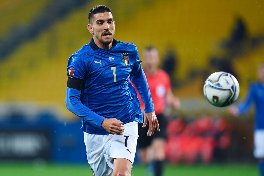 Lorenzo Pellegrini in campo con la maglia azzurra della Nazionale italiana di calcio