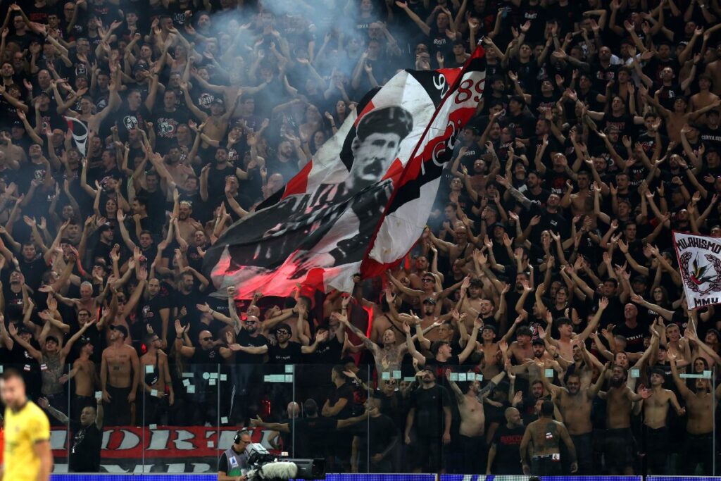 Curva Sud Milano in trasferta al Bluenergy Stadium di Udine durante Udinese-Milan