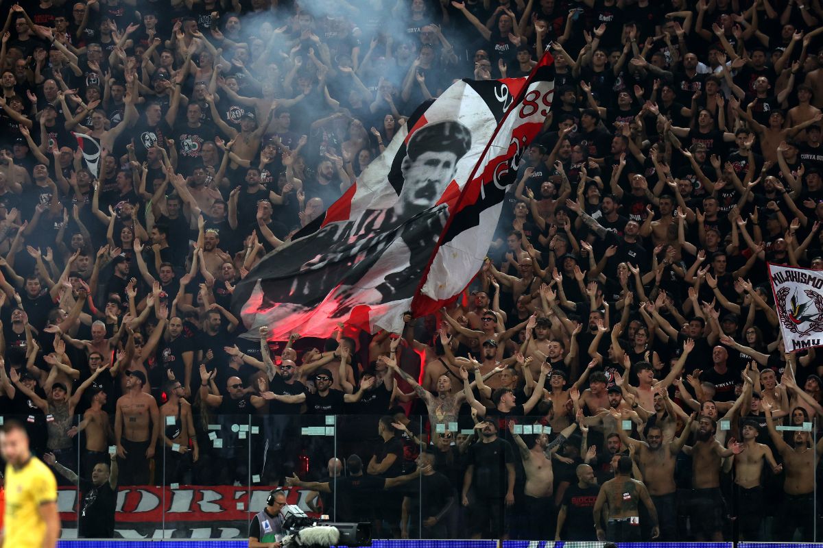 Curva Sud Milano in trasferta al Bluenergy Stadium di Udine durante Udinese-Milan