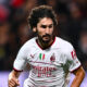 Adli in campo con la maglia bianca del Milan nella stagione 2022/2023
