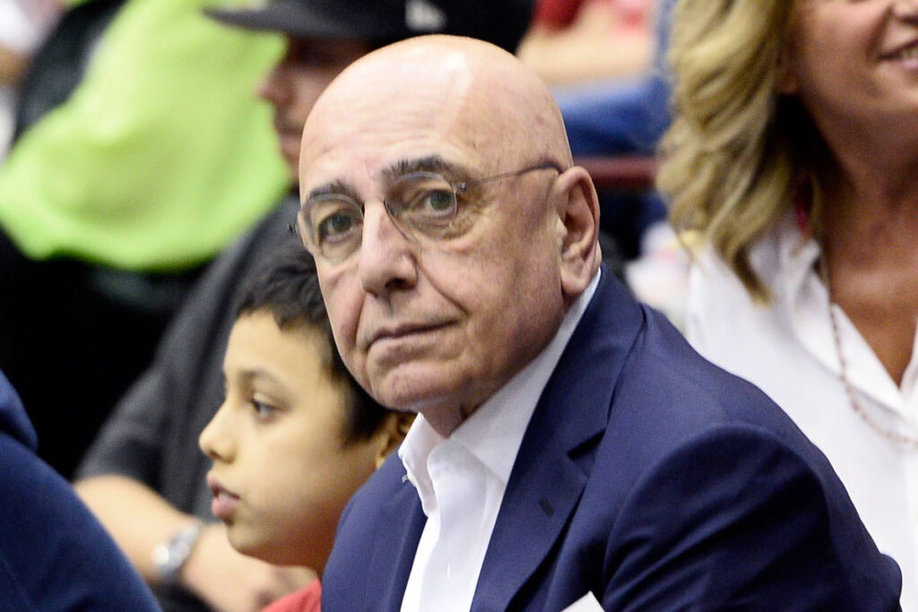Adriano Galliani tifoso dell’Olimpia Milano a bordoparquet durante una gara di basket
