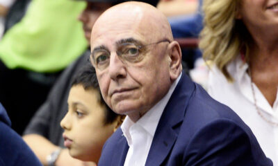 Adriano Galliani tifoso dell’Olimpia Milano a bordoparquet durante una gara di basket