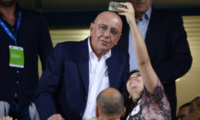 Adriano Galliani selfie con tifosa sugli spalti dello stadio di Monza