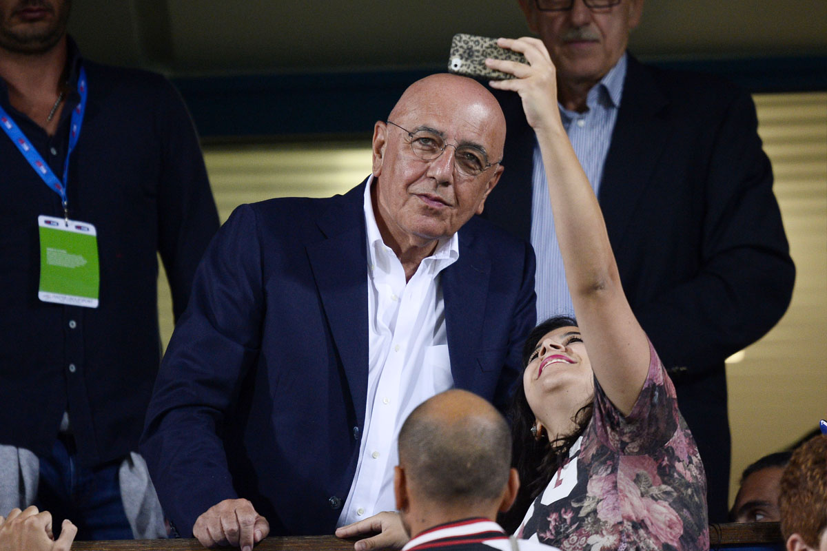 Adriano Galliani selfie con tifosa sugli spalti dello stadio di Monza