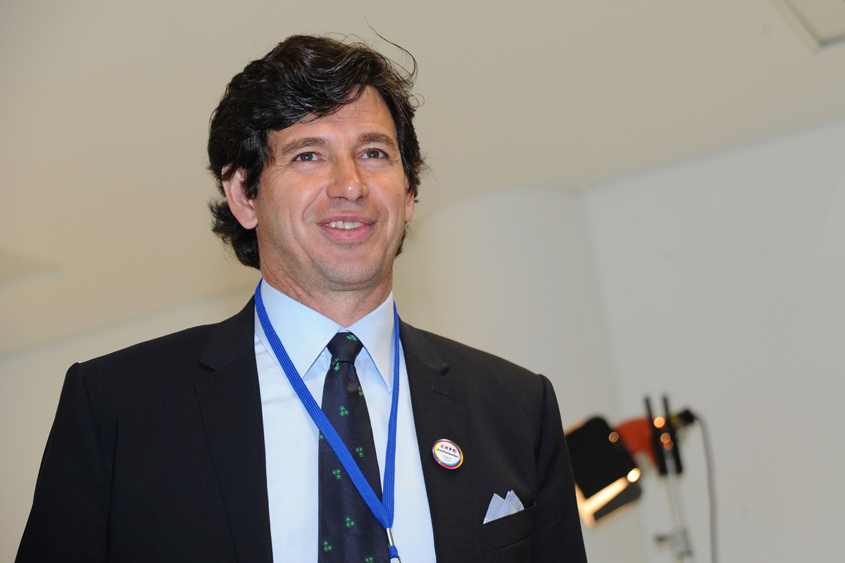 Demetrio Albertini dirigente FIGC in giacca e cravatta durante un evento ufficiale