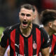 Santiago Gimenez esulta dopo il gol al Lecce in Coppa Italia a San Siro su assist di Bartesaghi