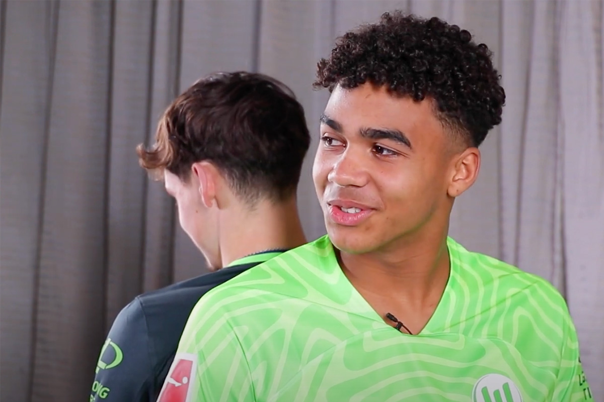Odogu durante un gioco in una videoclip proposta dal Wolfsburg sui suoi canali ufficiali online