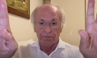 Carlo Pellegatti durante un video YouTube in cui parla del Milan