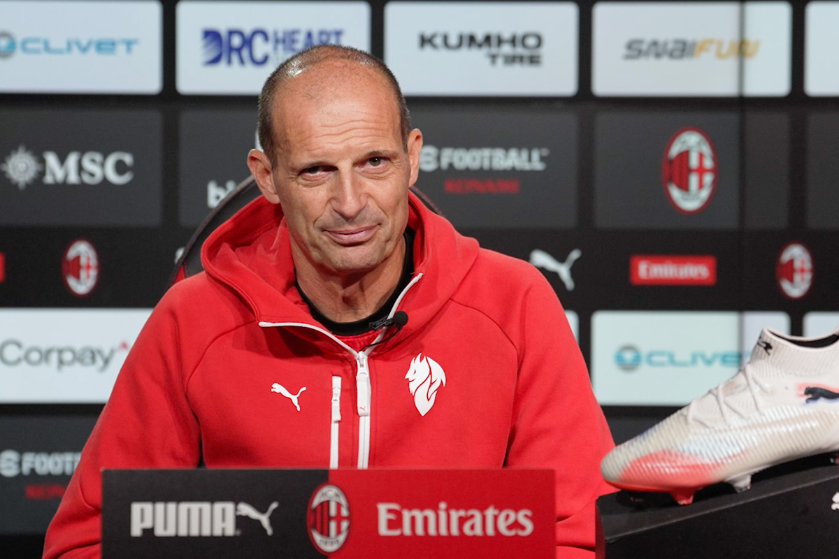 Massimiliano Allegri sorride in conferenza stampa a Milanello prima di una partita