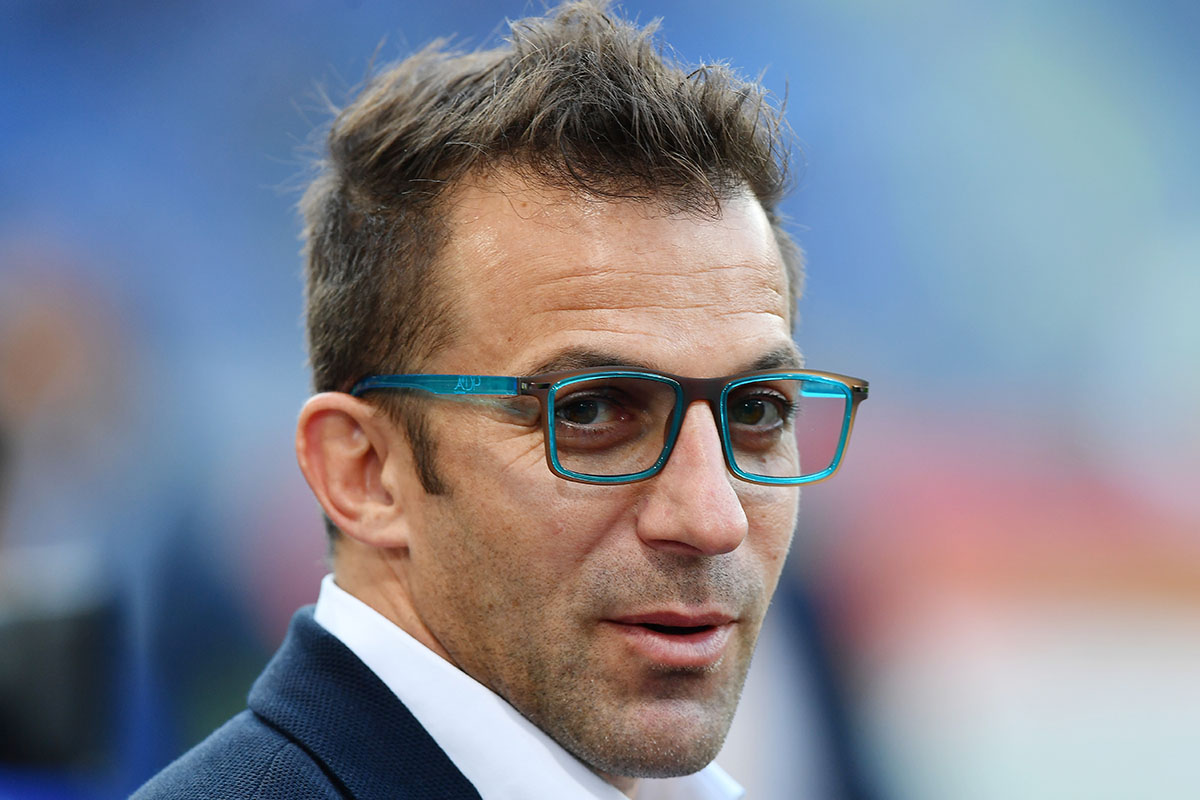 Alessandro Del Piero ex giocatore Juventus con occhiali in primo piano