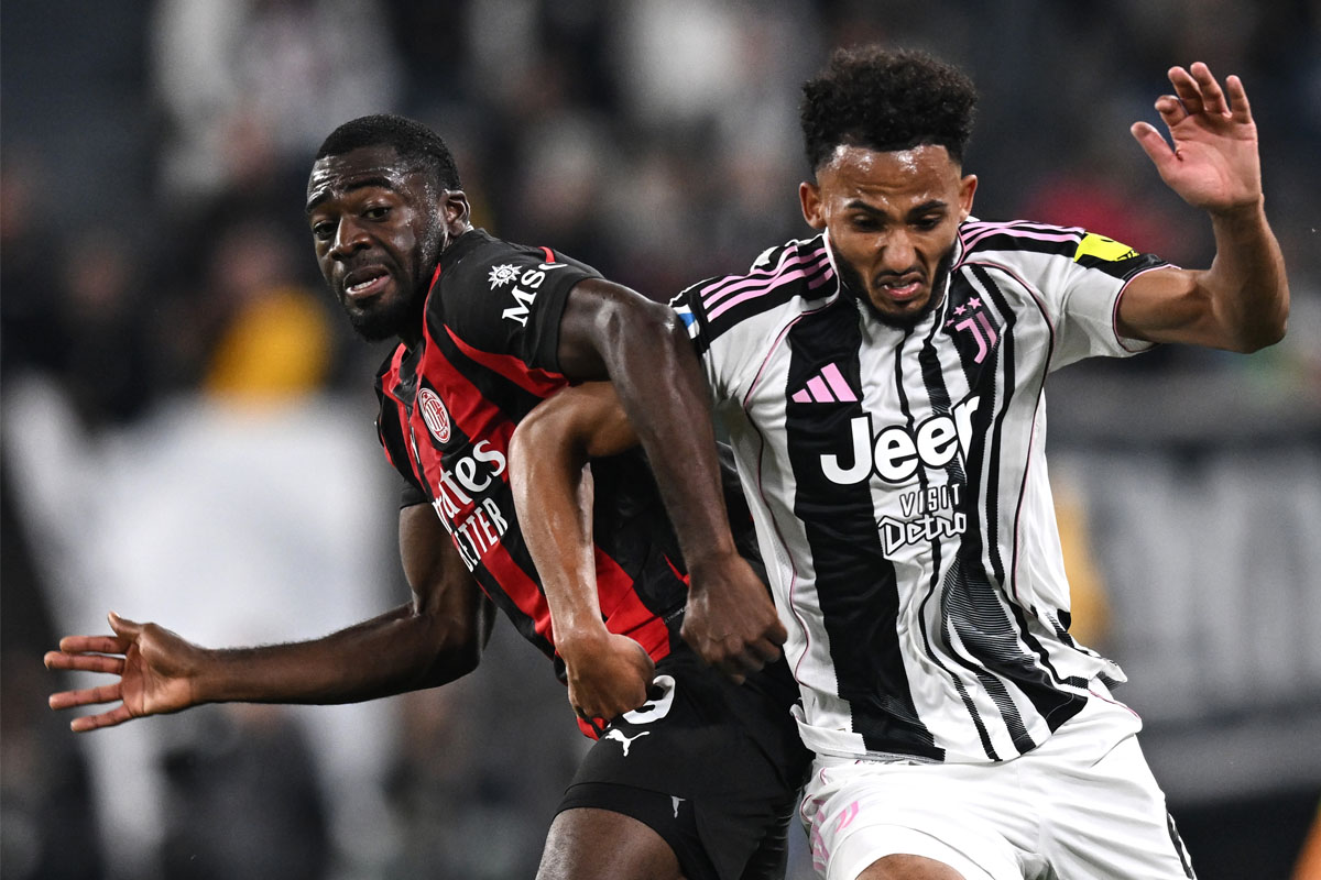 Fofana e Kelly in contrasto palla al piede nella partita Juventus-Milan di Serie A