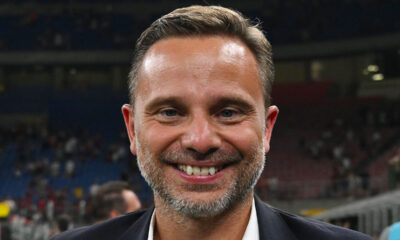 Giorgio Furlani sorride a bordocampo a San Siro prima della partita del Milan