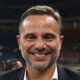 Giorgio Furlani sorride a bordocampo a San Siro prima della partita del Milan