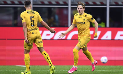 Jens Petter Hauge in azione a San Siro con il Bodo/Glimt contro il Milan in Europa League 2020