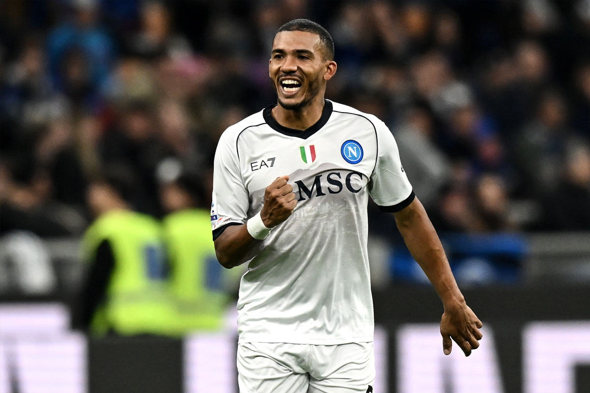Juan Jesus in azione con la seconda maglia del Napoli nella stagione 2023/2024 di Serie A