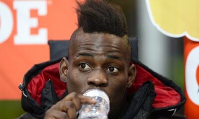 Mario Balotelli in panchina a San Siro nella partita Milan-Carpi stagione 2015/2016