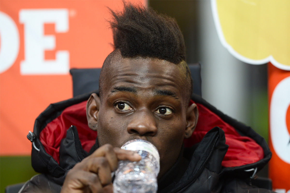 Mario Balotelli in panchina a San Siro nella partita Milan-Carpi stagione 2015/2016