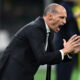 Allegri urla alla squadra del Milan dall’area tecnica a San Siro durante Milan-Pisa