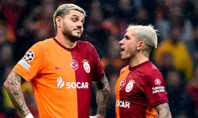 Mauro Icardi parla con Lucas Torreira durante una partita del Galatasaray